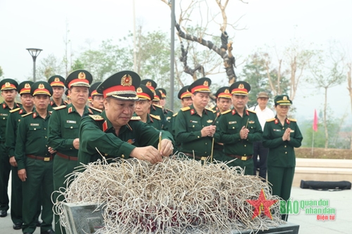 Tổng cục Công nghiệp quốc phòng tổ chức hoạt động đền ơn đáp nghĩa tại tỉnh Điện Biên